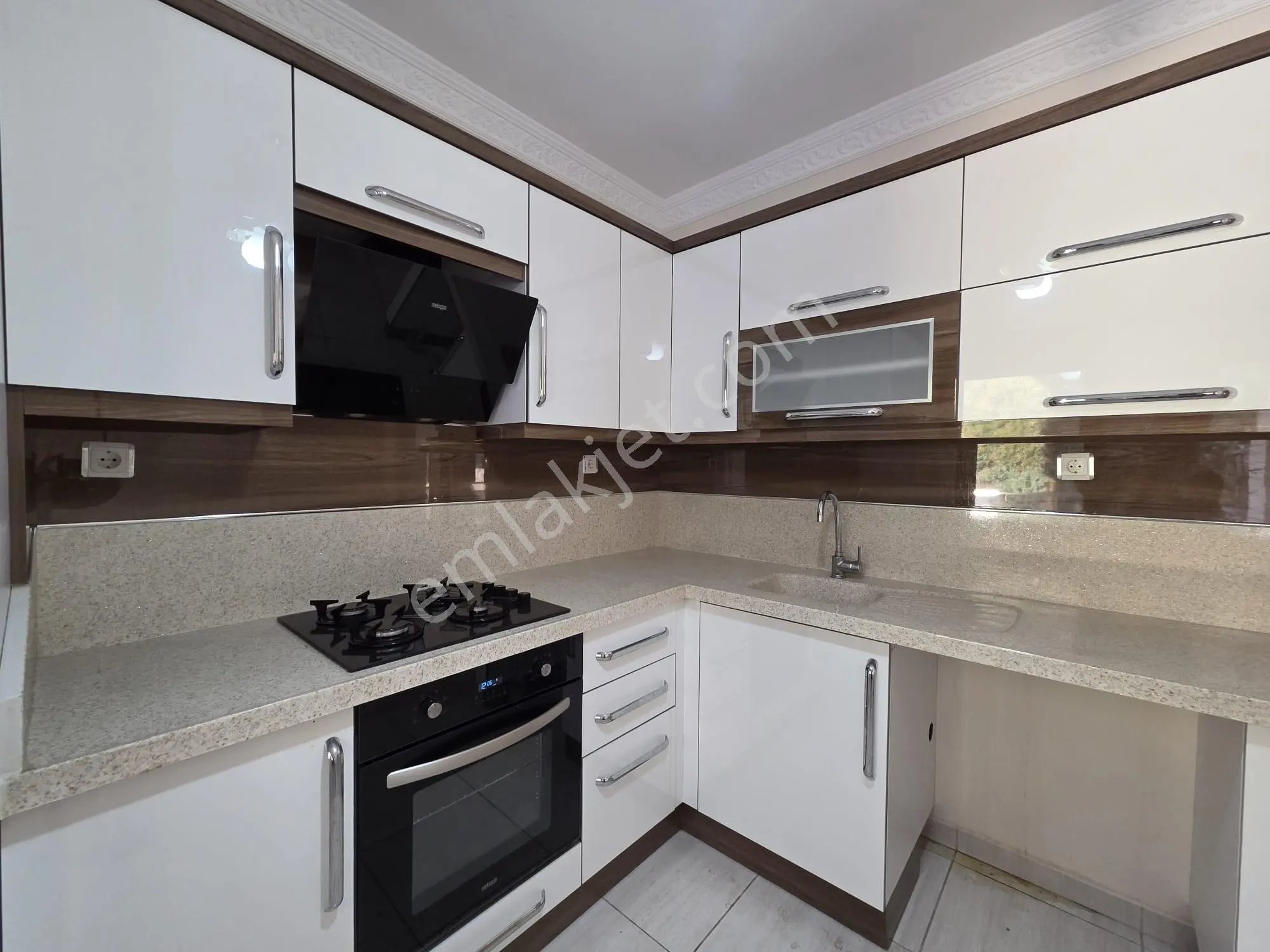 Altınoluk Köy Yolu Üzeri 3+1ayrı Mutfak 25 M2 Müştemilatlı Daire - Görsel 3