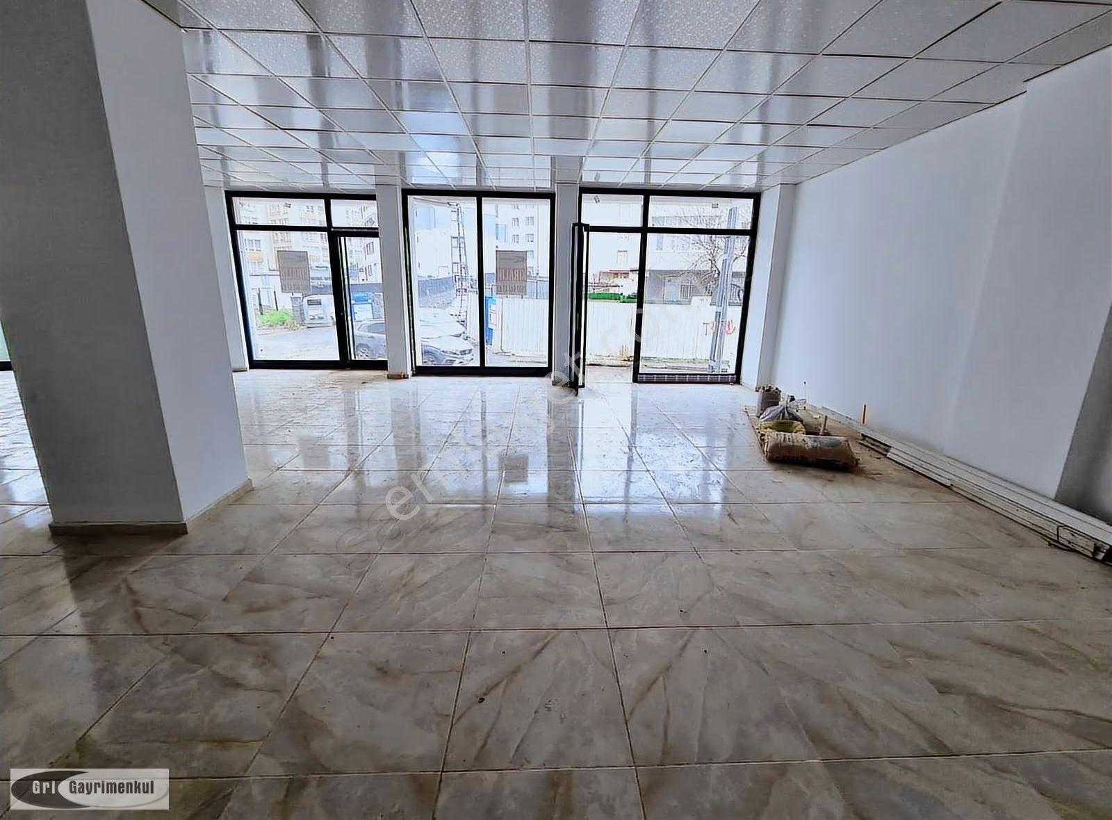 Tuzla Aydınlı Gürpınar Caddesine Yakın 280 M2 Kiralık Dükkan