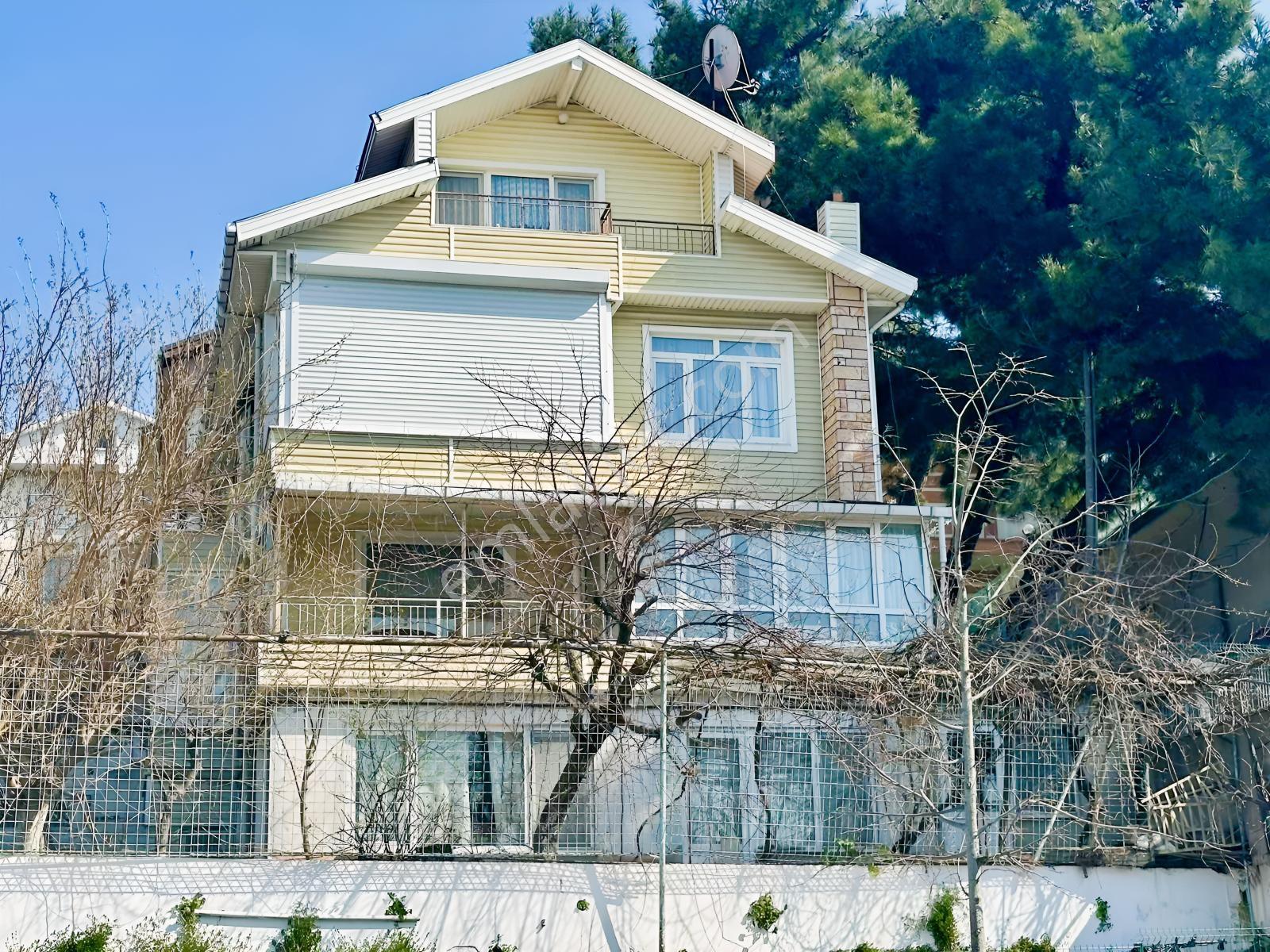 Büyükçekmece Cadde Üzeri Panaromik Deniz Manzaralı Villa