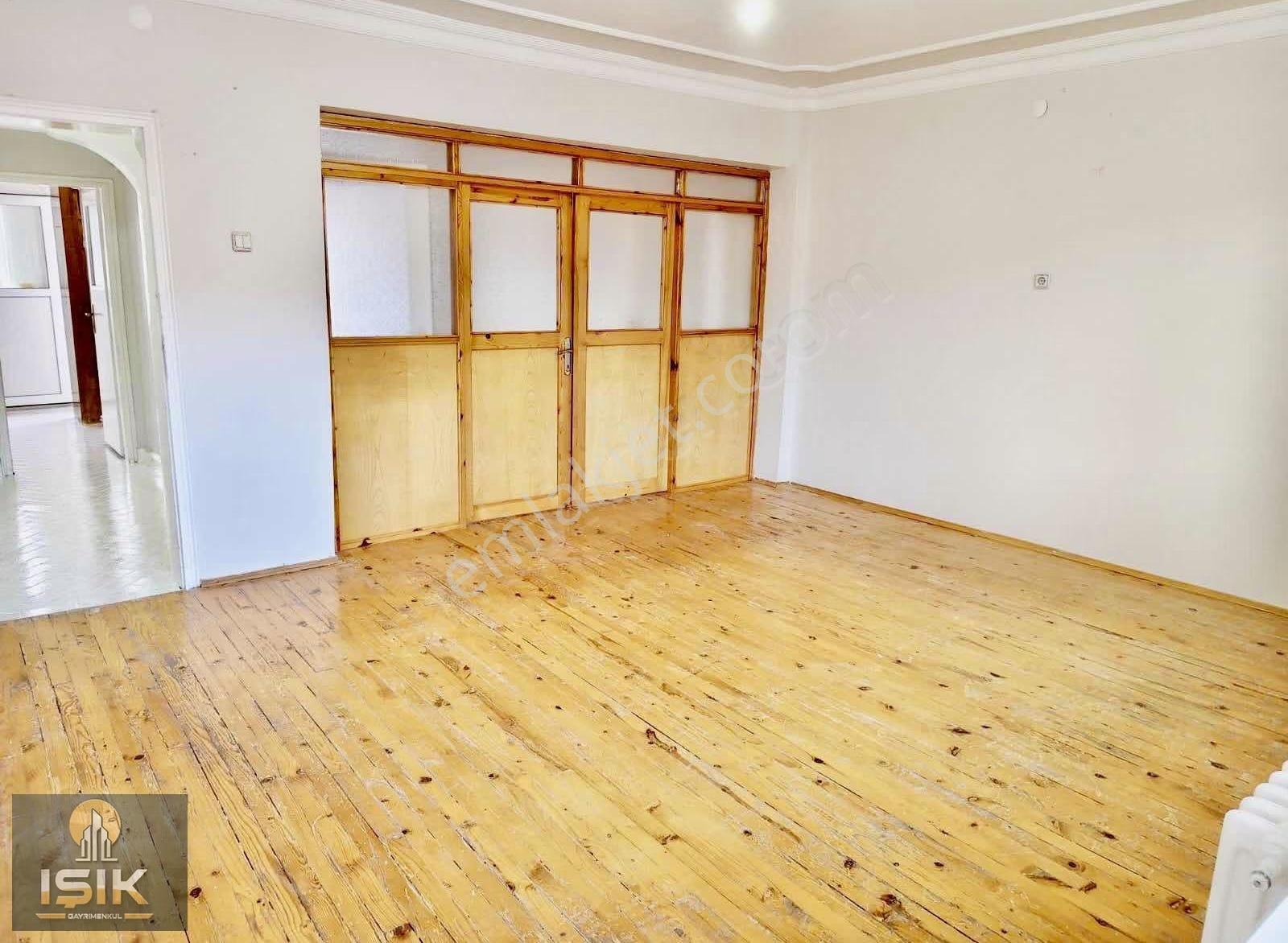 Işık Gayrimenkul'den Abdurrahman Gazide Kiralık 3+1 Daire