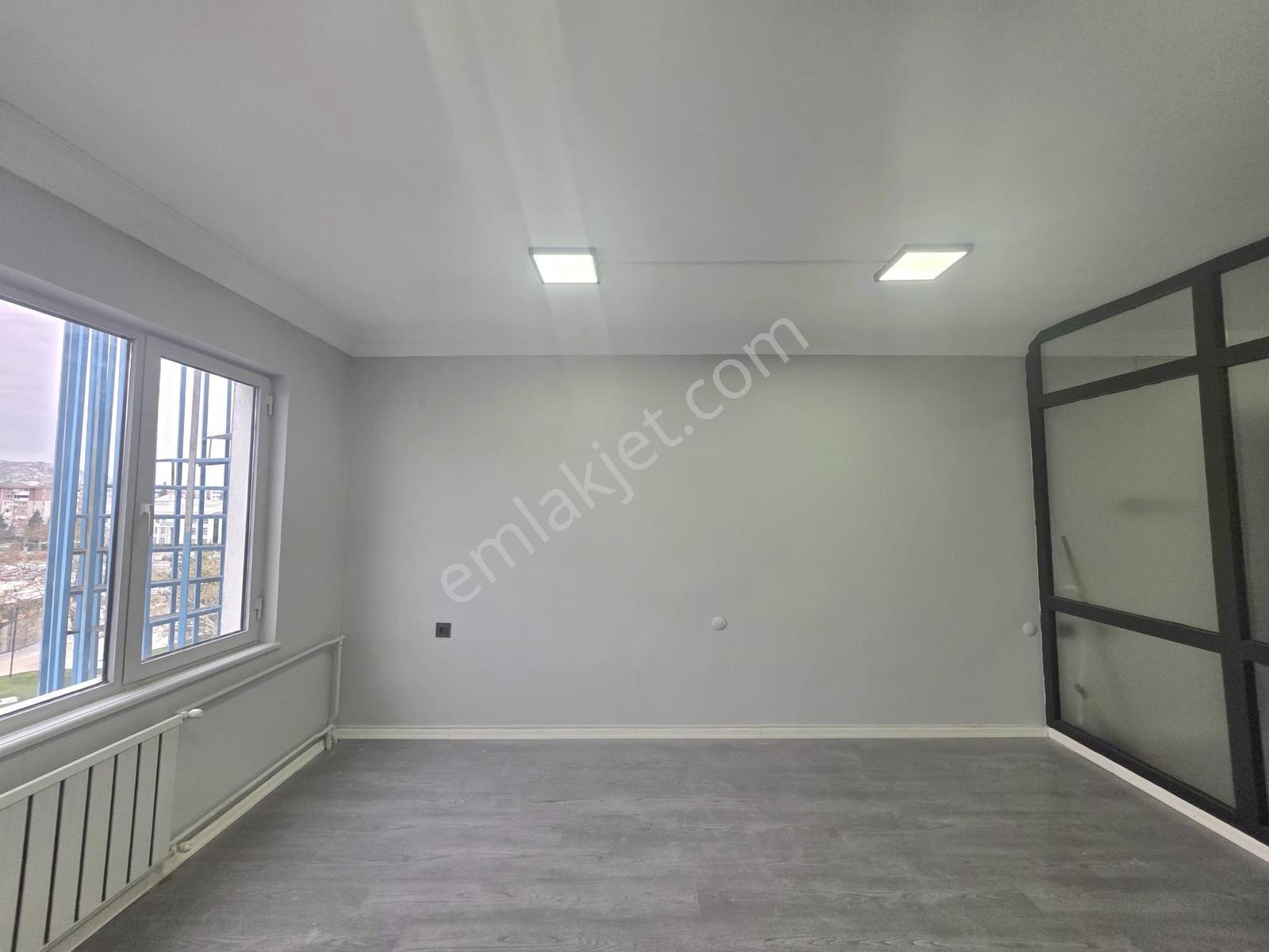 Milli İrade Meydanı Karşısı Kiralık 1+1 Ofis - Görsel 23
