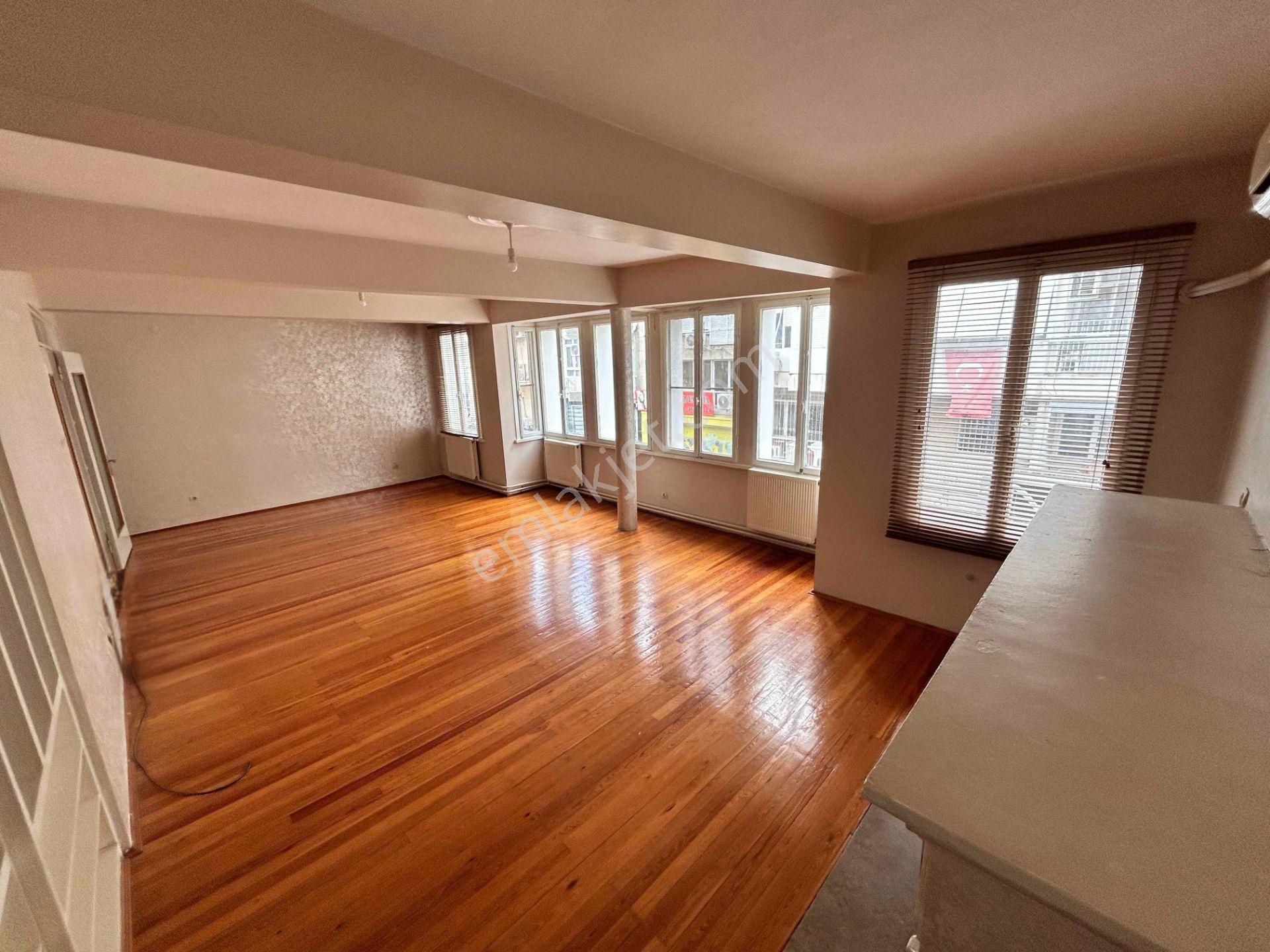 Çarşı’nın En Geniş Sokağında Çift Cepheli 2+1 Kiralık Daire - Görsel 5
