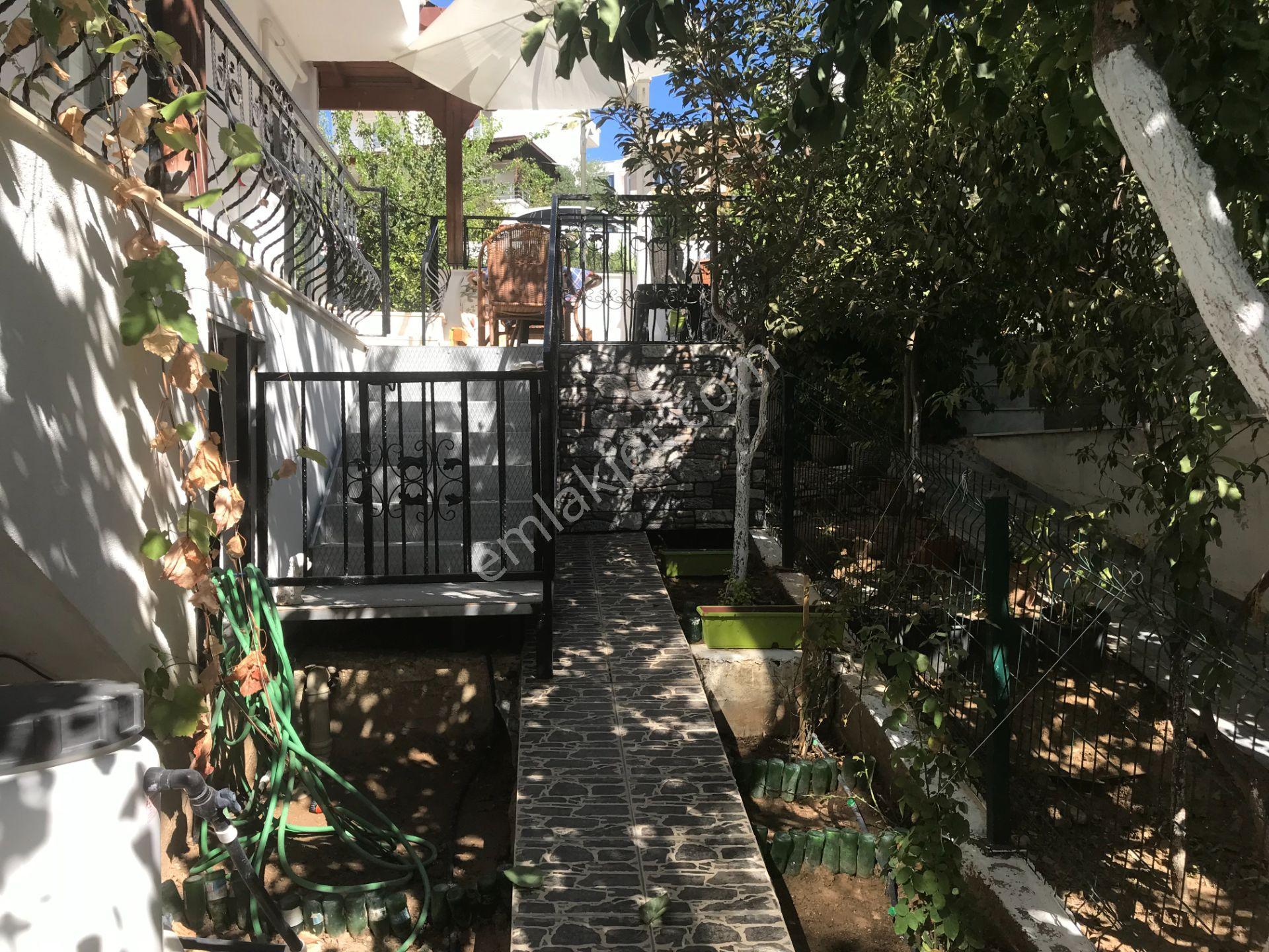 Denize Sıfır Sitede, Deniz Manzaralı Müstakil Eşyalı Dubleks Villa - Görsel 22