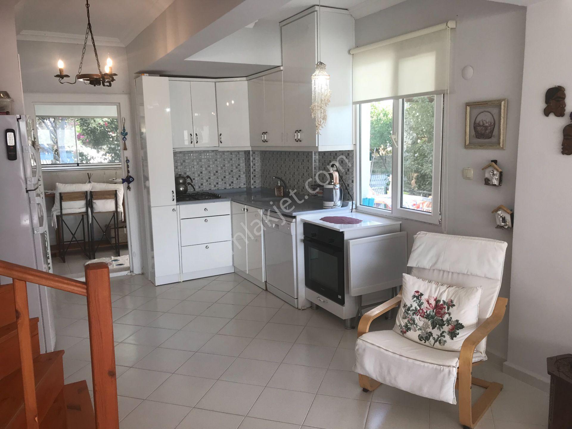 Denize Sıfır Sitede, Deniz Manzaralı Müstakil Eşyalı Dubleks Villa - Görsel 6