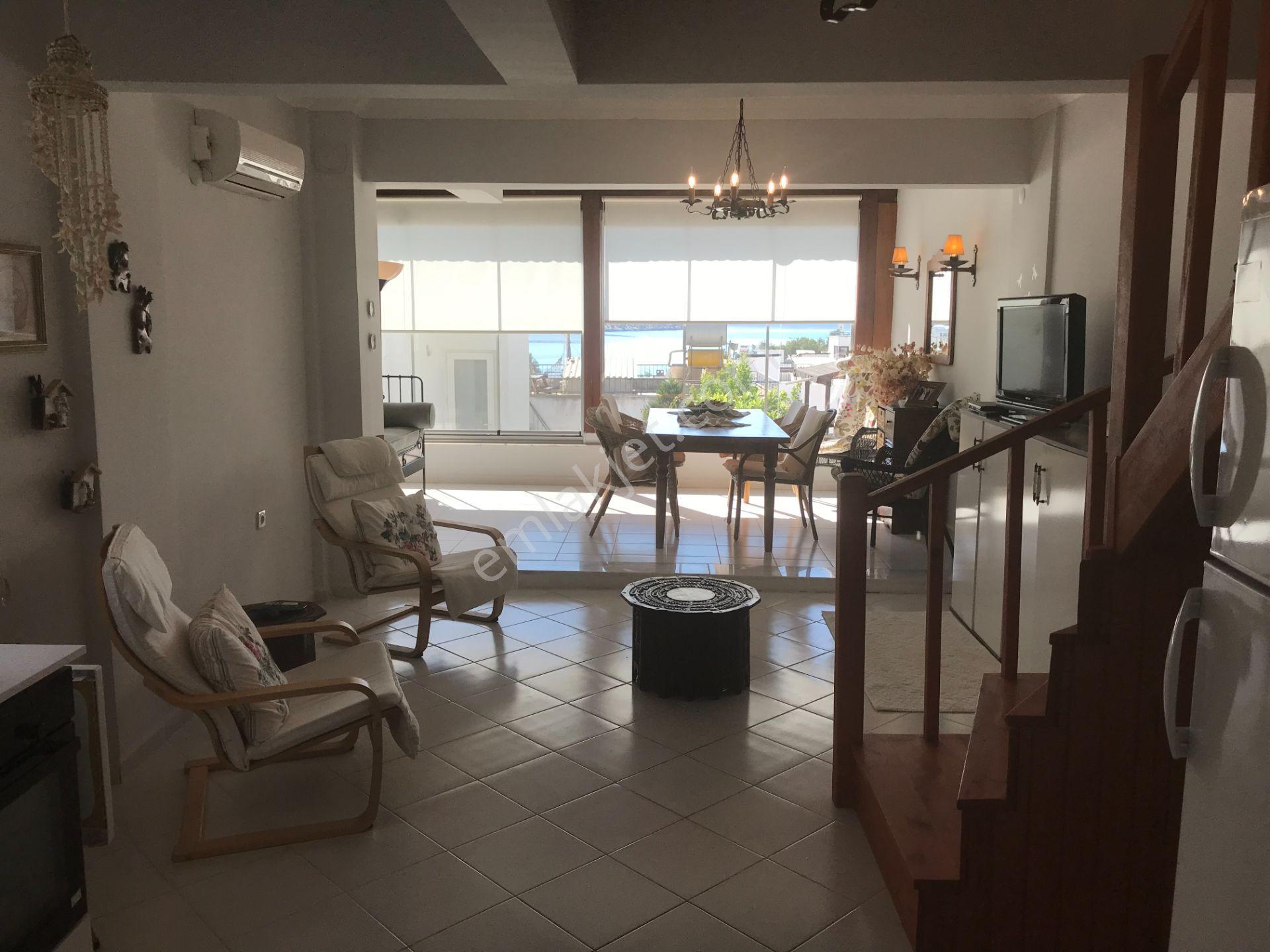 Denize Sıfır Sitede, Deniz Manzaralı Müstakil Eşyalı Dubleks Villa