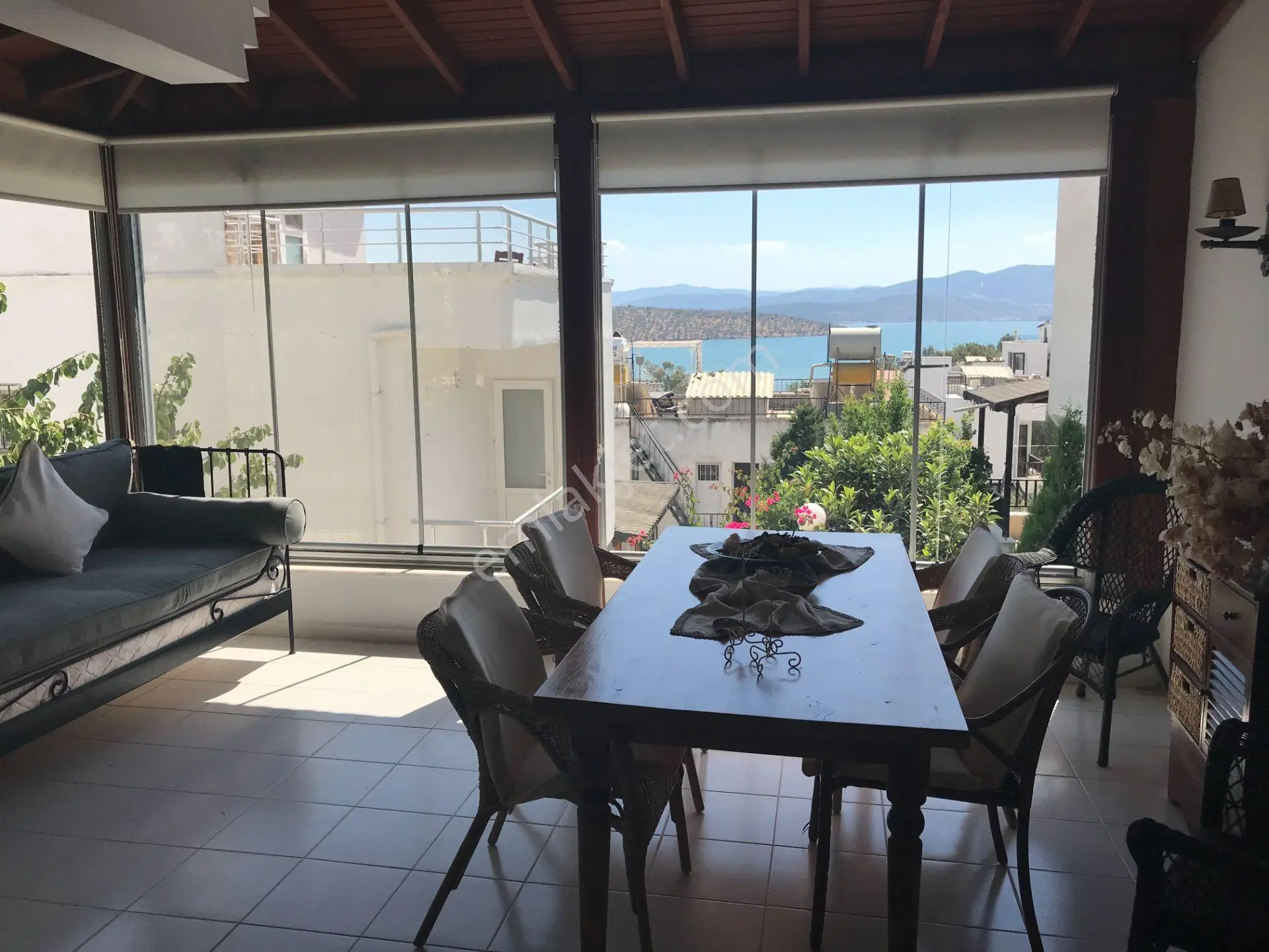 Denize Sıfır Sitede, Deniz Manzaralı Müstakil Eşyalı Dubleks Villa - Görsel 2