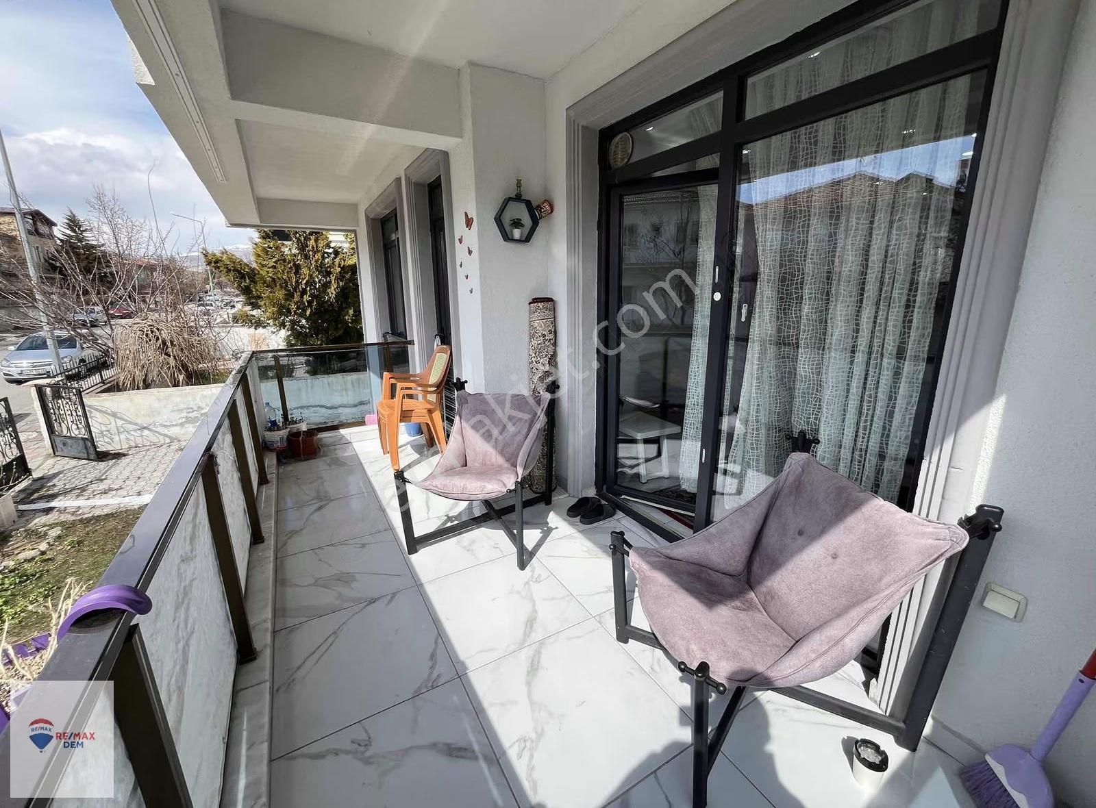 Remax Dem/den Bahçeli Evlerde Satılık 3+1 Lüx 150 M2 Daire - Görsel 10