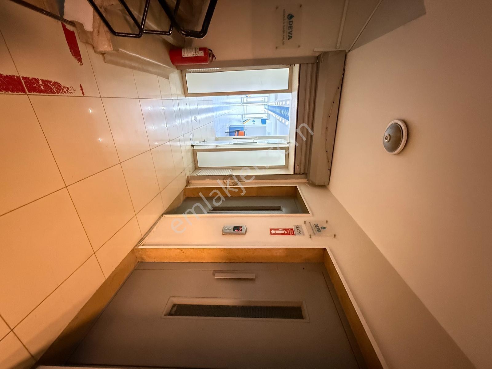 Gizerler İş Merkezinde 1000 M2 1.kat Kiralık İşyeri/ofis - Görsel 32