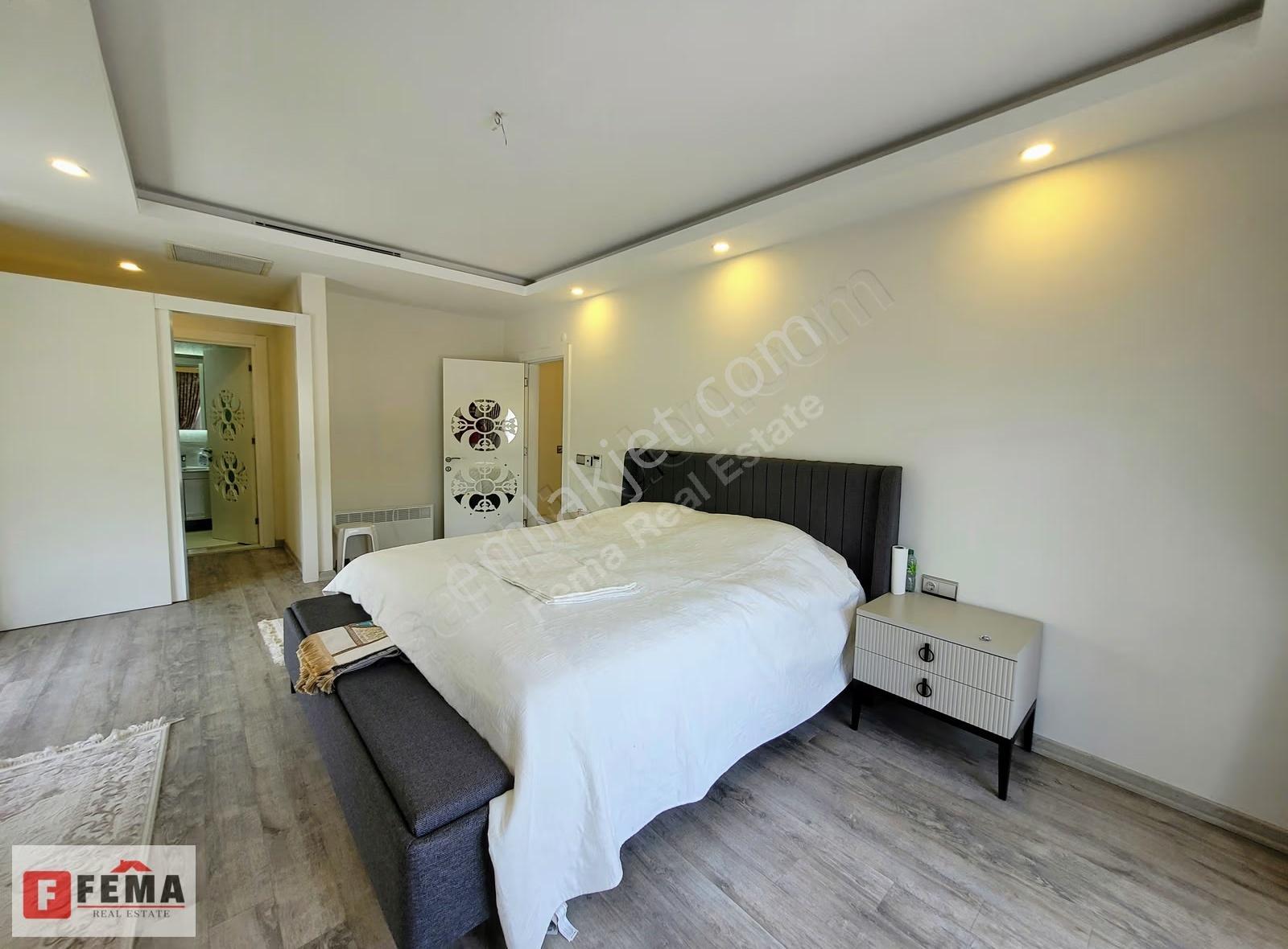 Sitede Bahçeli Açık Havuzlu Satılık 6+1 Modern Villa - For Sale - Görsel 31