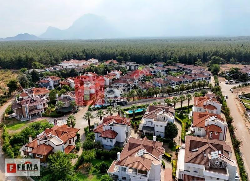 Sitede Bahçeli Açık Havuzlu Satılık 6+1 Modern Villa - For Sale - Görsel 18