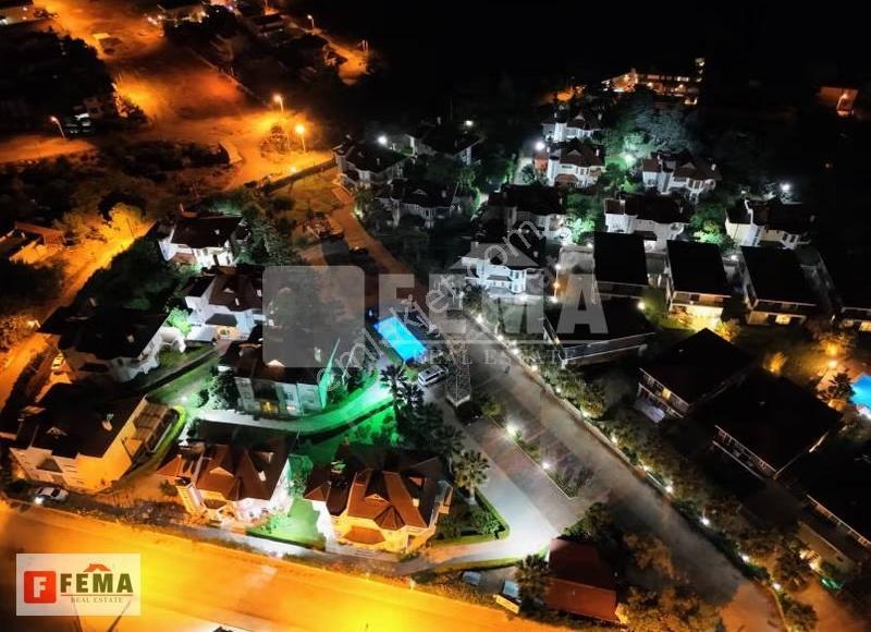 Sitede Bahçeli Açık Havuzlu Satılık 6+1 Modern Villa - For Sale - Görsel 21