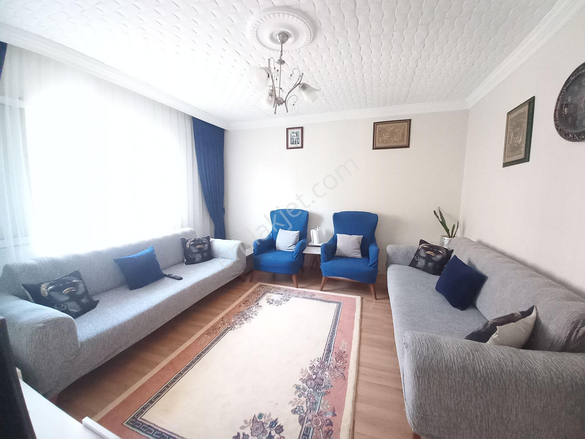 İzmir Bornova Zafer'de Satılık İki Katlı Müstakil Bina