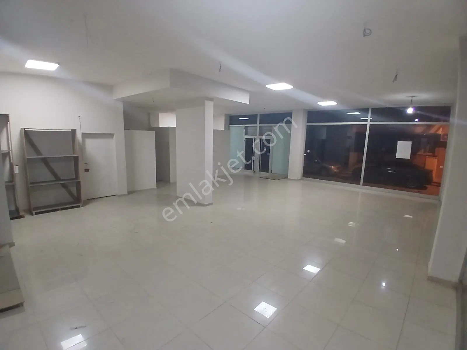 K.çiğli De Anadolu Caddesi Ve İzbana Yakın 262 M2 Kiralık Dükkan - Görsel 3