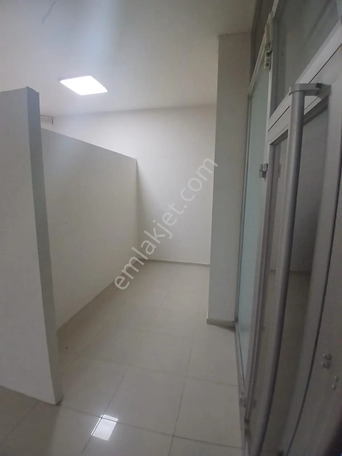 K.çiğli De Anadolu Caddesi Ve İzbana Yakın 262 M2 Kiralık Dükkan - Görsel 4