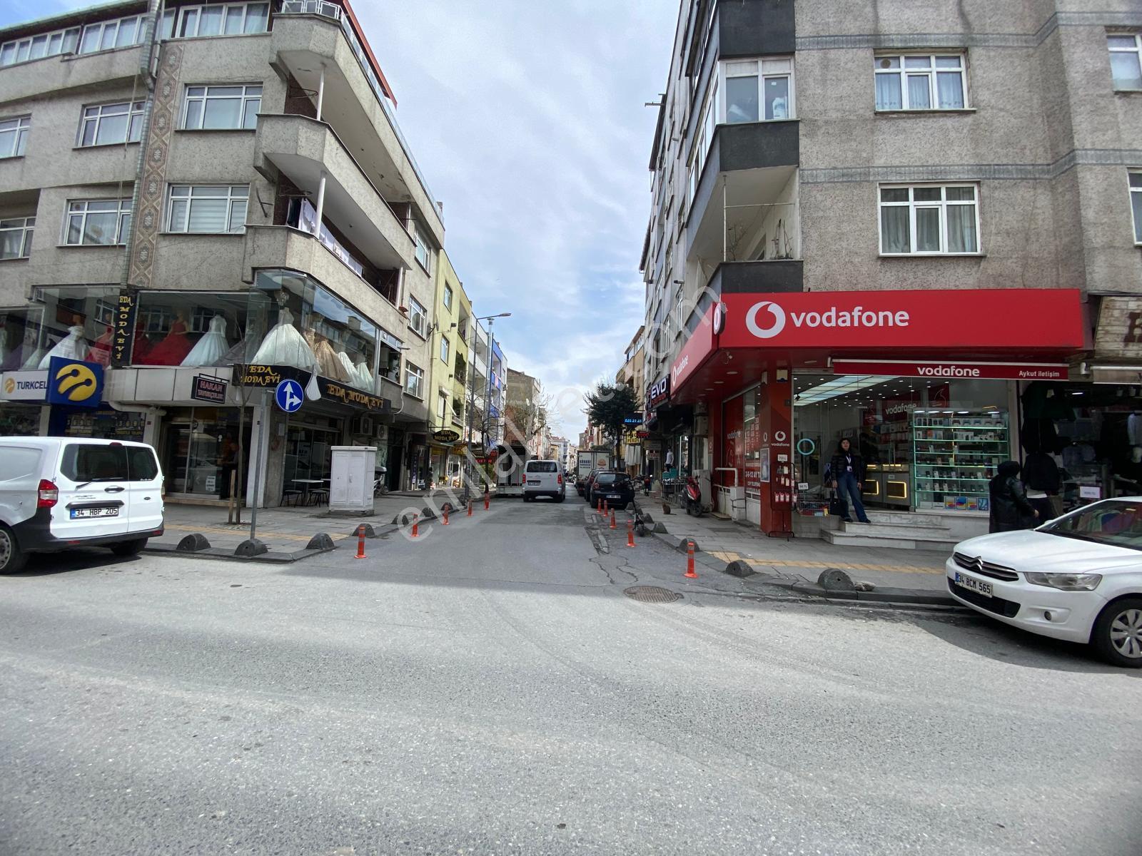 Güneşli Üsküp Cad Çift Katlı Dükkan Mağaza