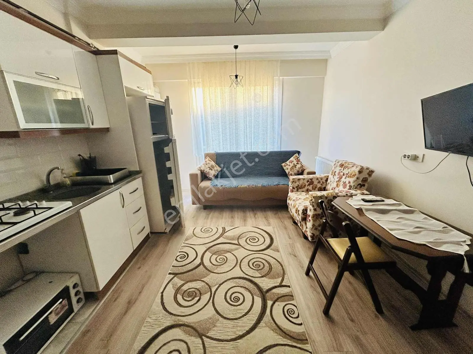 Asil Emlak'tan Muradiye Mah'sinde 1+1 Eşyalı Satılık Daire