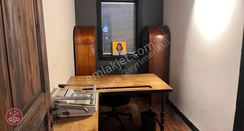 İstiklal Caddesinde Tarihi Binada Kiralık Geniş Ofis Katı - Görsel 4