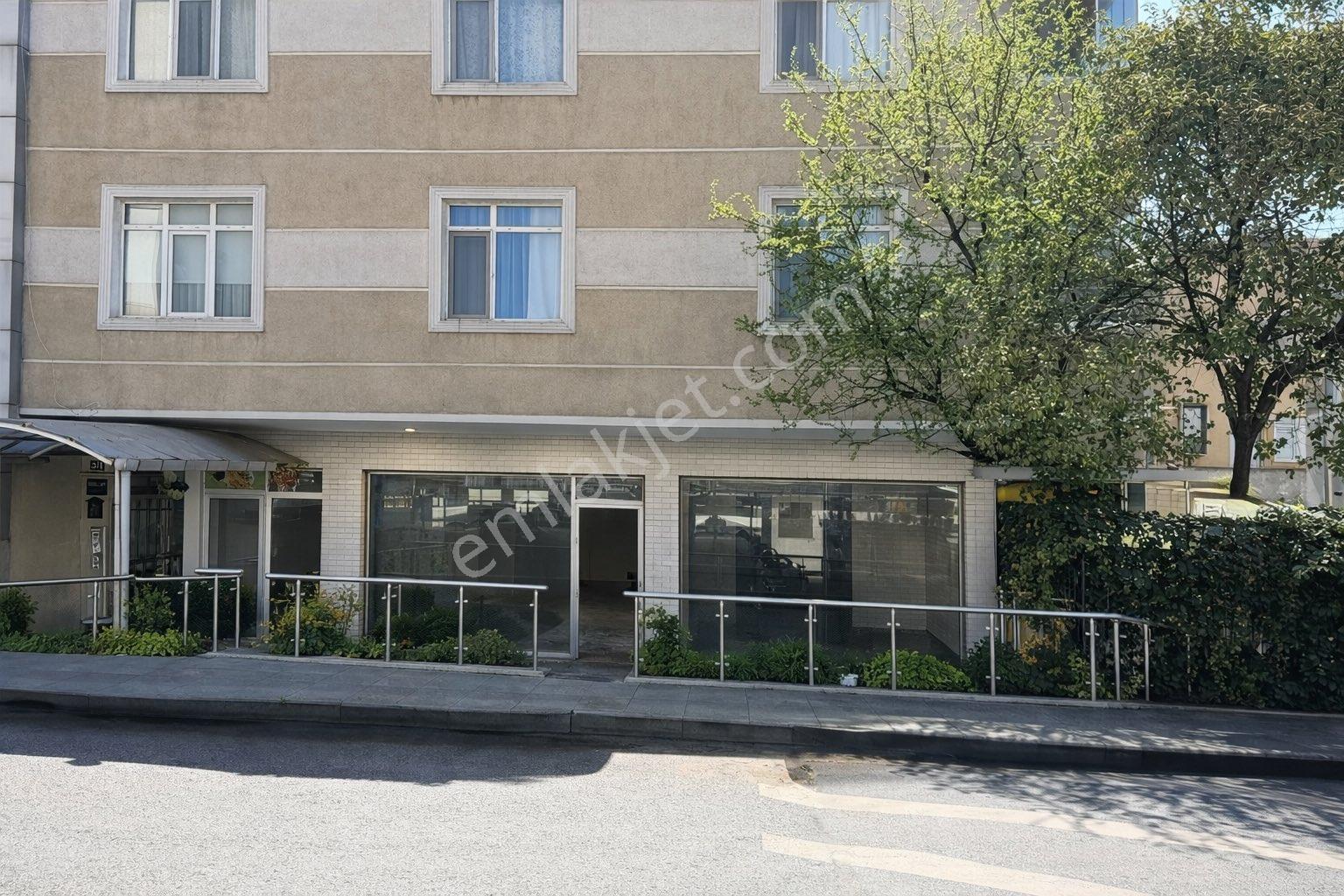 Ataşehir Girne Caddesi’nde Metroya 50m, 8m Cepheli, Ön Kullanımlı Kiralık Dükkan - Görsel 3