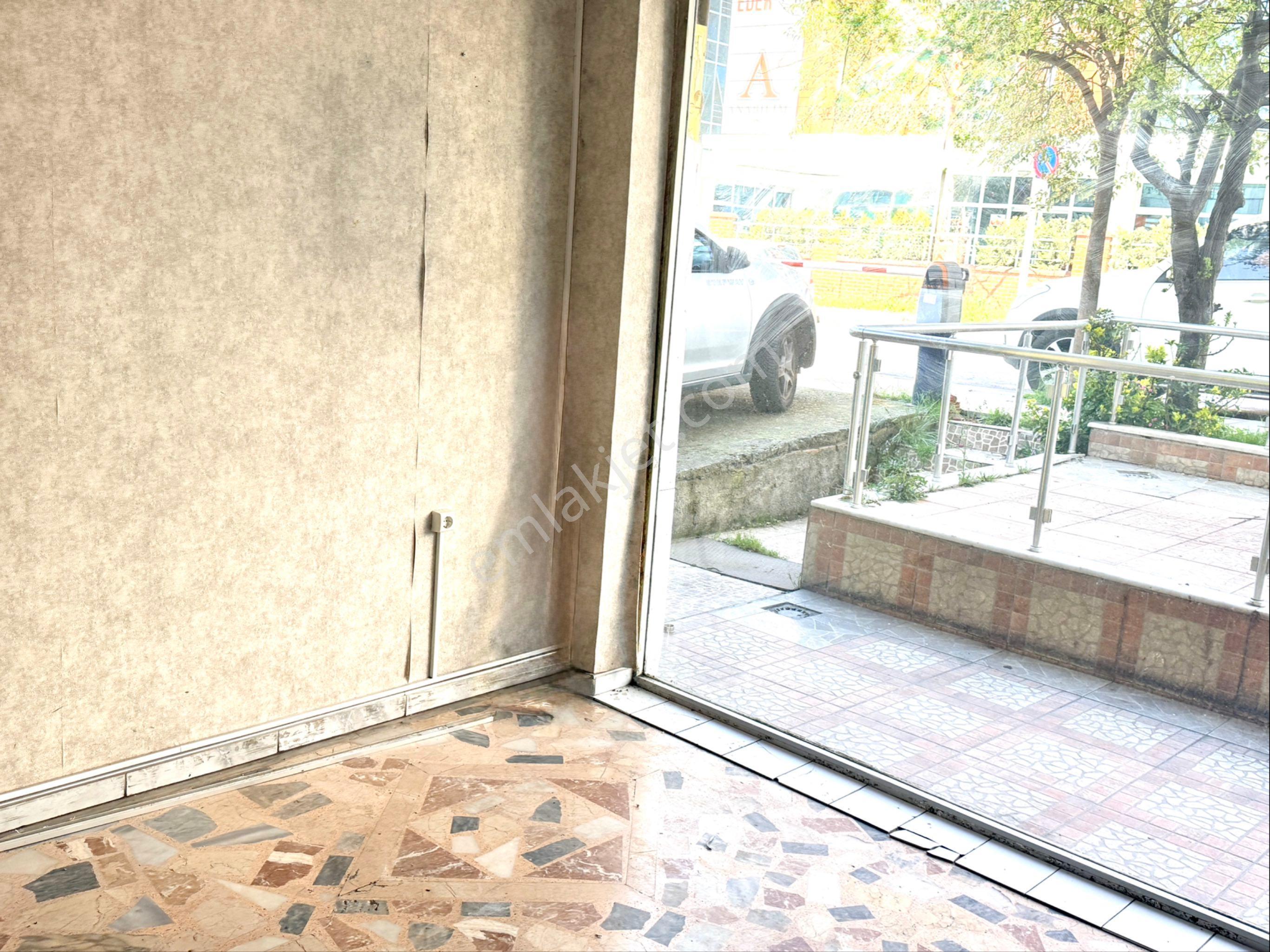 Ataşehir Girne Caddesi’nde Metroya 50m, 8m Cepheli, Ön Kullanımlı Kiralık Dükkan - Görsel 9