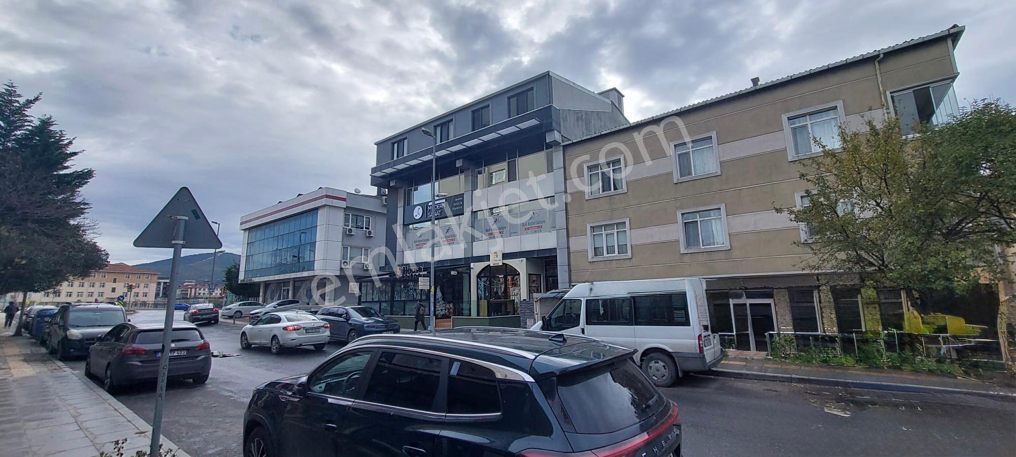 Ataşehir Girne Caddesi’nde Metroya 50m, 8m Cepheli, Ön Kullanımlı Kiralık Dükkan - Görsel 18