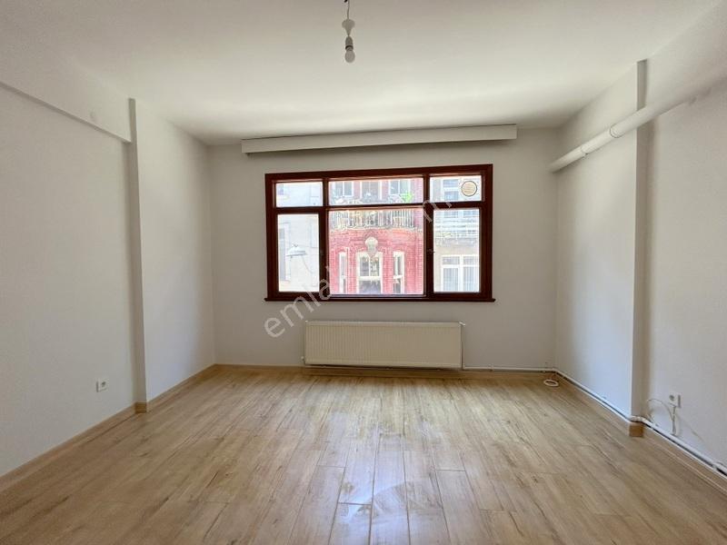 Tülay Özkök'ten Toplu Ulaşıma Yakın Arakat 1+1 Kiralık Daire - Görsel 32