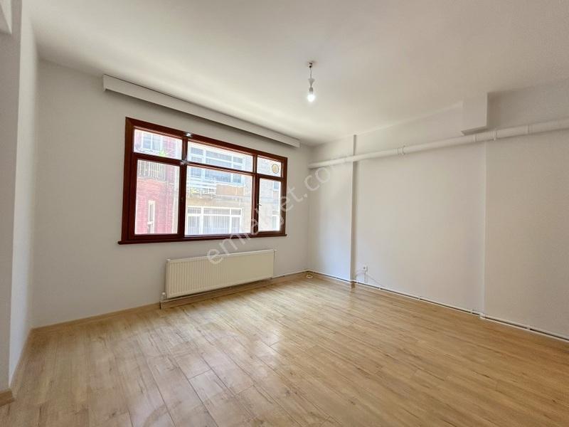 Tülay Özkök'ten Toplu Ulaşıma Yakın Arakat 1+1 Kiralık Daire