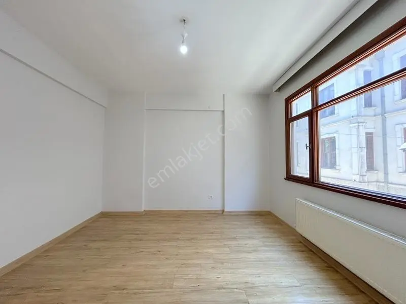 Tülay Özkök'ten Toplu Ulaşıma Yakın Arakat 1+1 Kiralık Daire - Görsel 2