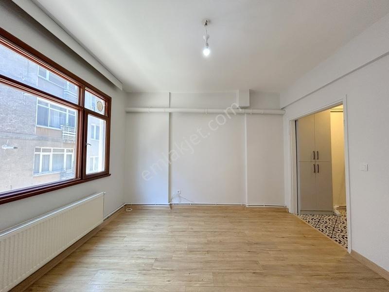 Tülay Özkök'ten Toplu Ulaşıma Yakın Arakat 1+1 Kiralık Daire - Görsel 24
