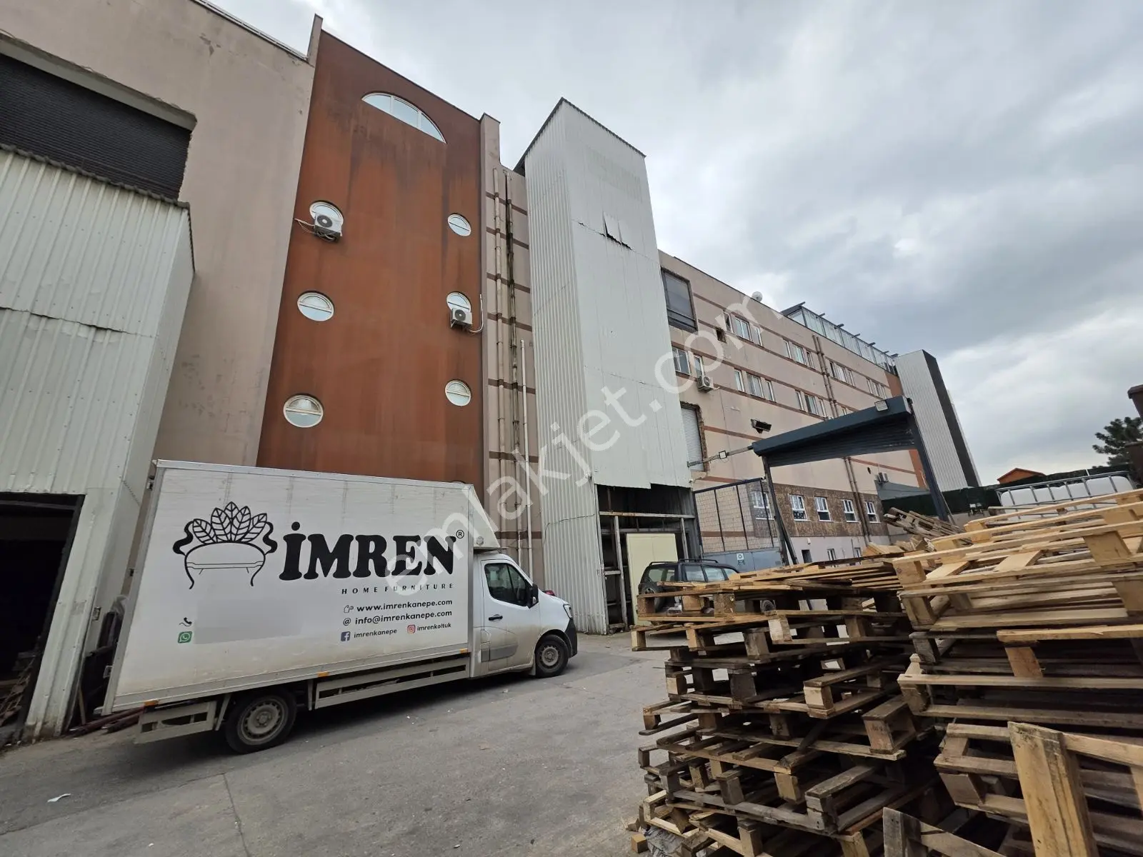 Sancaktepe 3.kat Kdv Avantajlı 3500 M2 Depo & İmalathane
