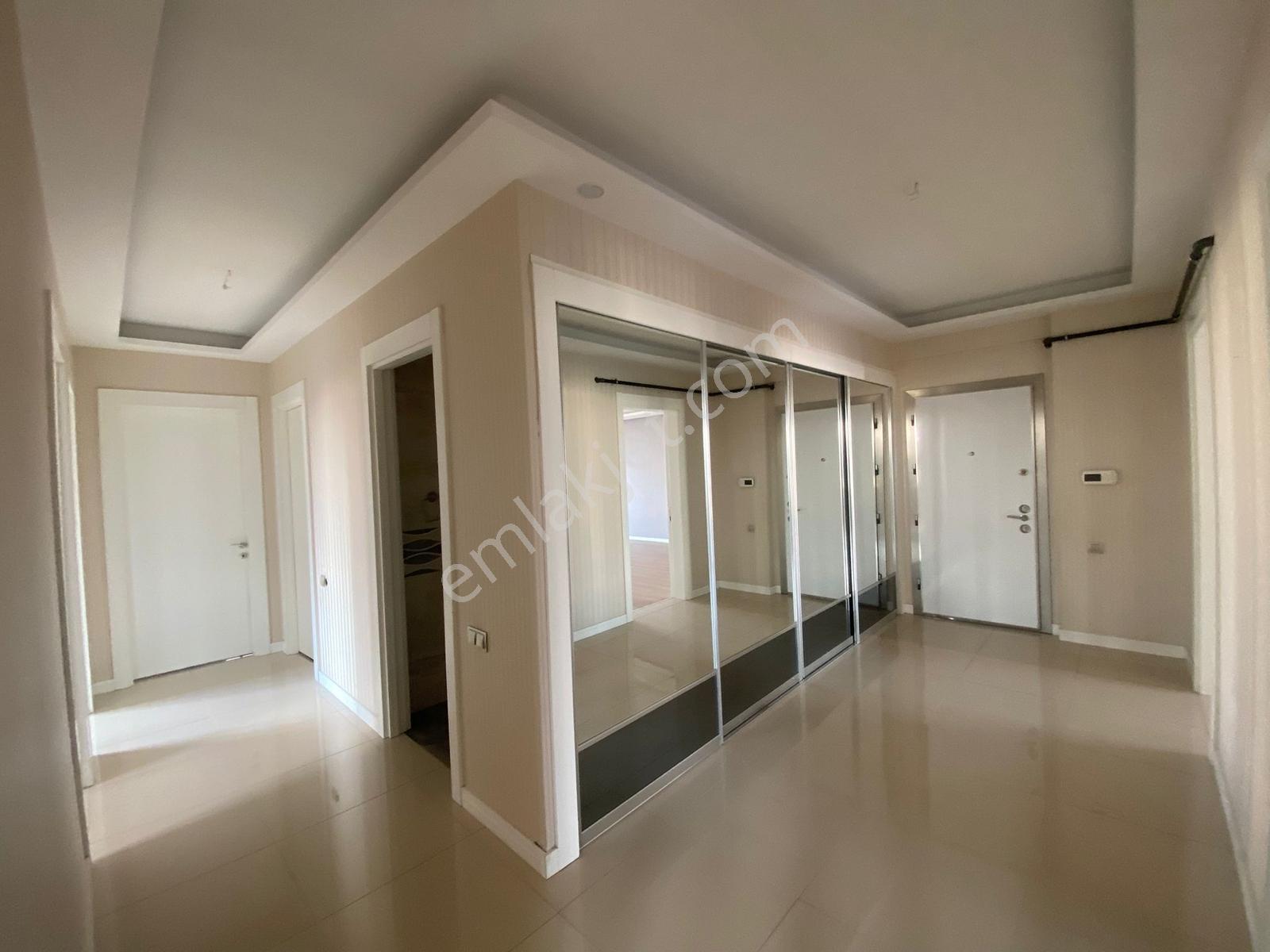 İmir Emlak Ofisinden 4+1 195m2 4.kat Güney Köşebası Site Dairesi - Görsel 2