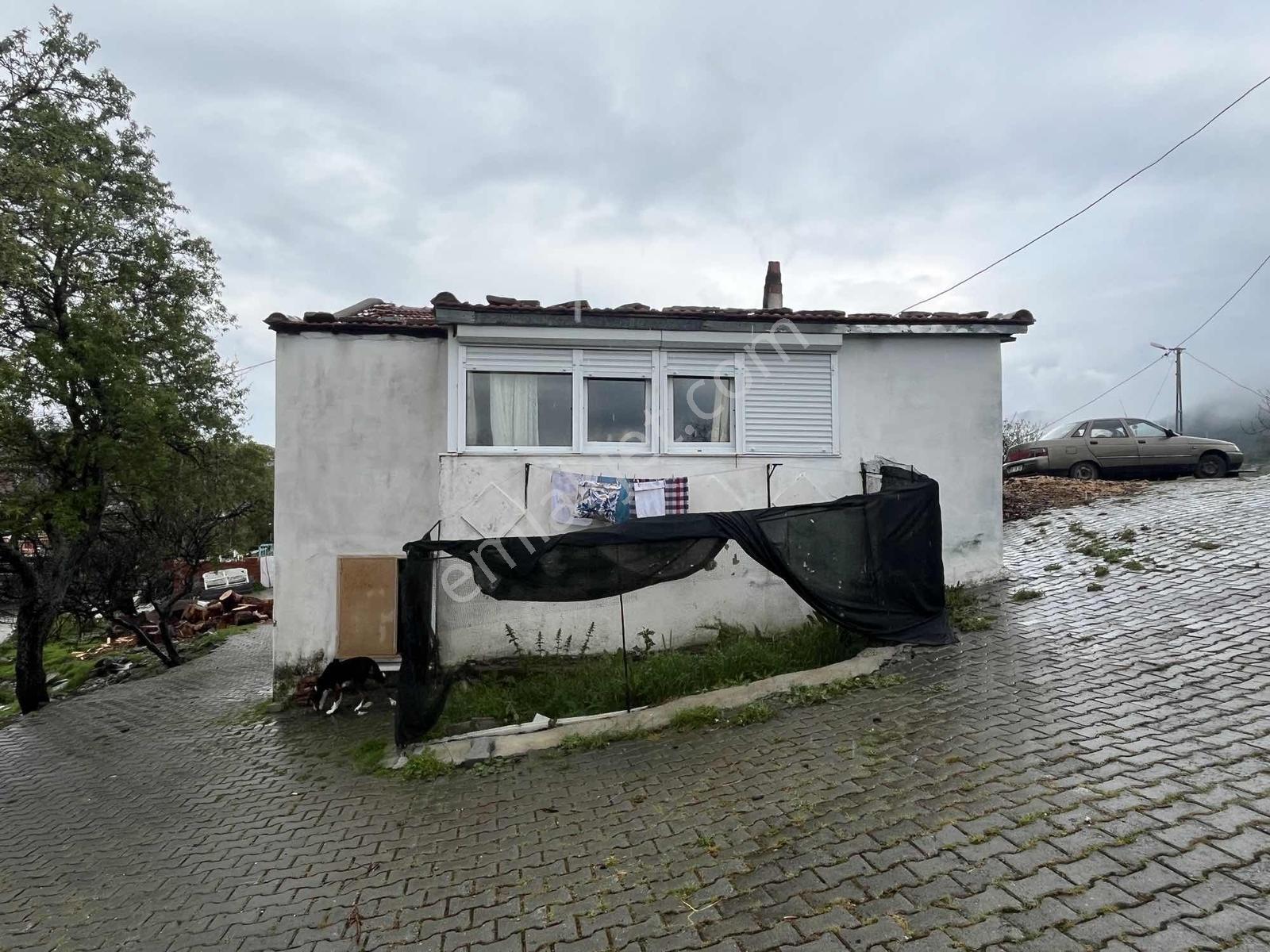 Gömeç Kumgedik Mahallesi Satılık Köy Evi