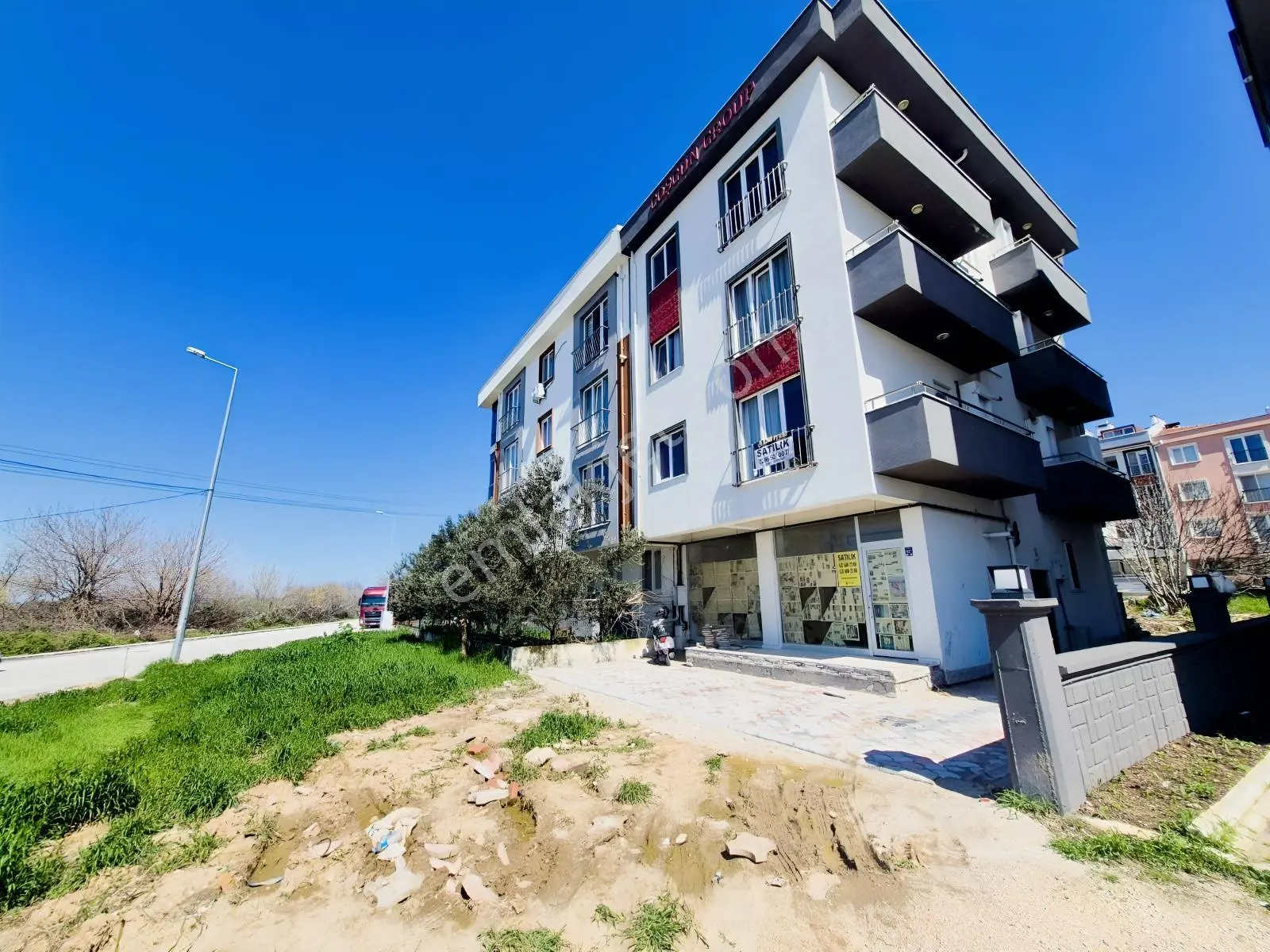 Çanakkale Barbarosta Boğaz Manzaralı Satılık 1+1 Daire