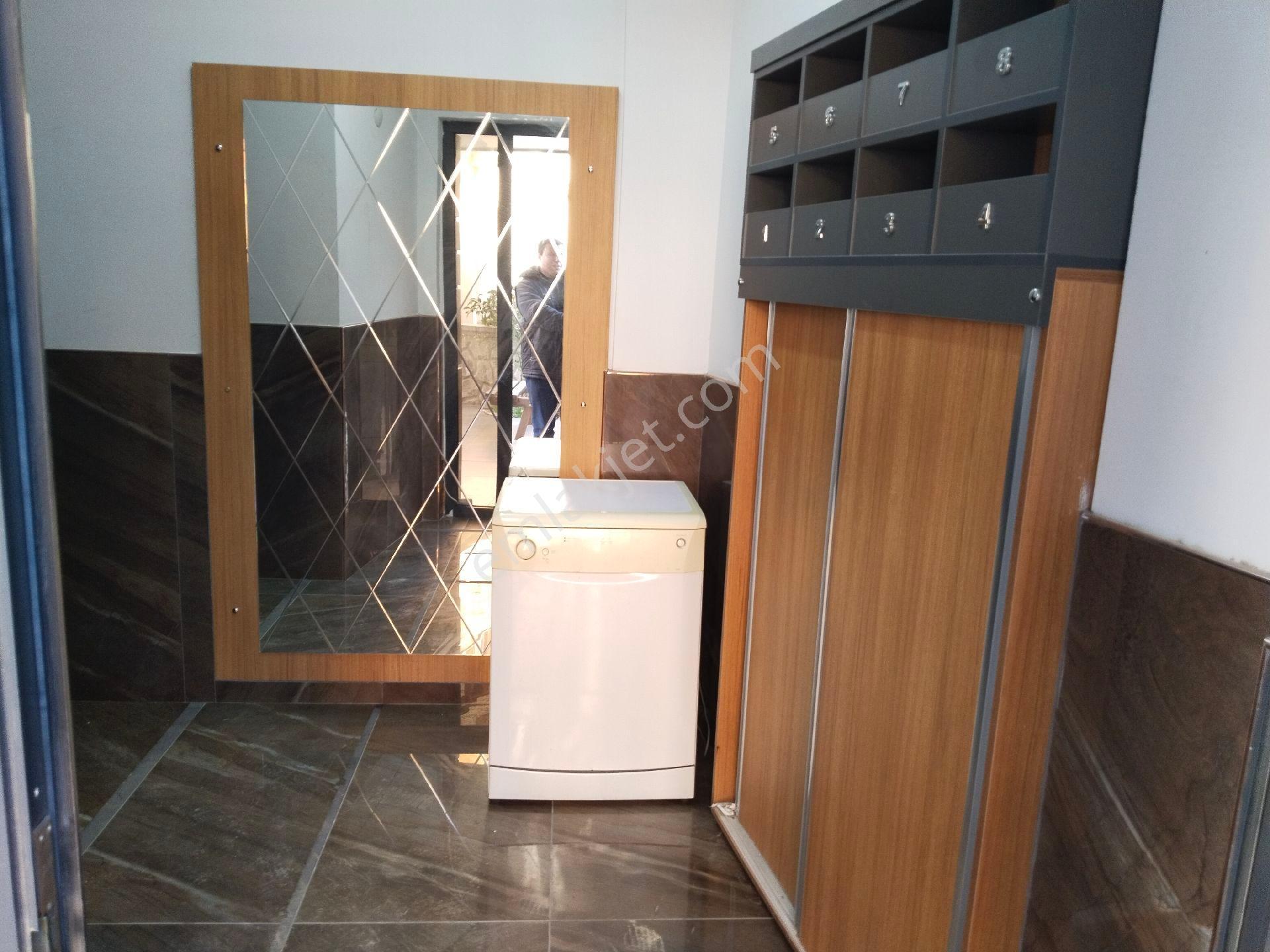Bergama Maltepe Mah Şehir Merkezinde Doğalgazlı Ara Kat Kapalı Mutfak 2+1 Kiralık Daire - Görsel 3