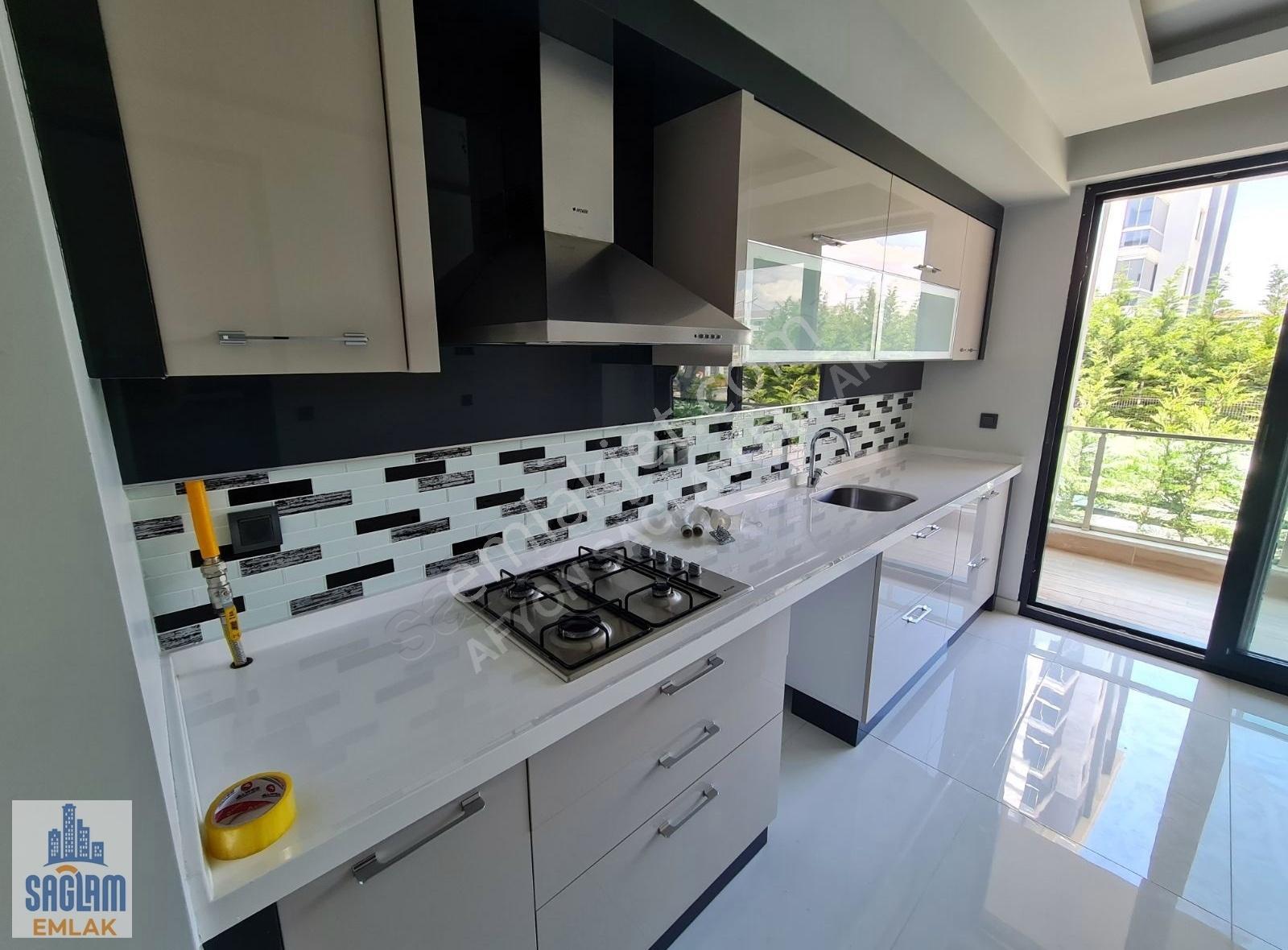 Sağlam Emlaktan Selçukluda Kiralık Lüks 2+1 Daire - Görsel 31