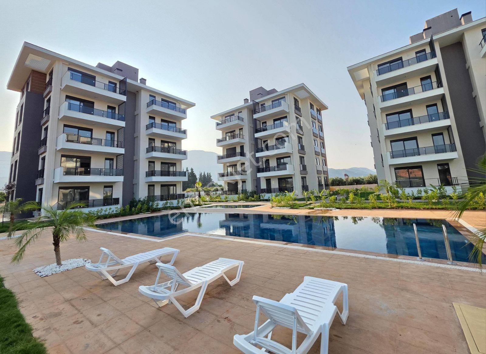 Kendine Ait Bahçesi Var / 2+1 Havuz Manzaralı / 2 Daire Var - Görsel 13