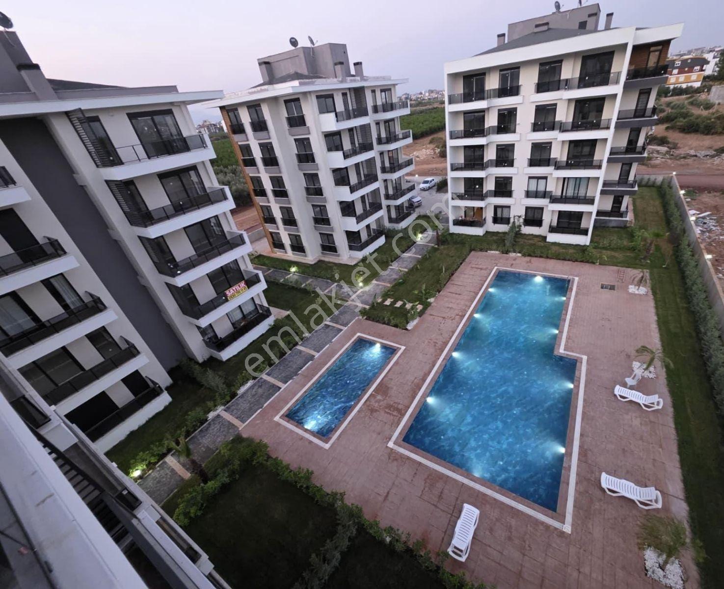 Kendine Ait Bahçesi Var / 2+1 Havuz Manzaralı / 2 Daire Var - Görsel 3