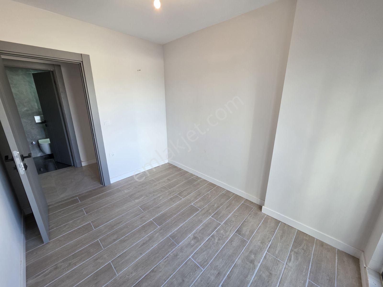 Kendine Ait Bahçesi Var / 2+1 Havuz Manzaralı / 2 Daire Var - Görsel 18