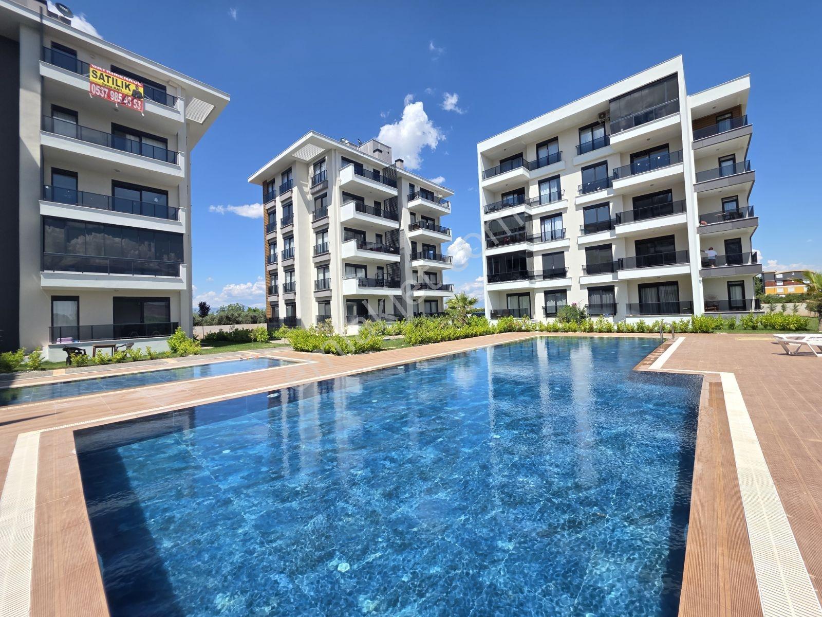 Kendine Ait Bahçesi Var / 2+1 Havuz Manzaralı / 2 Daire Var - Görsel 32