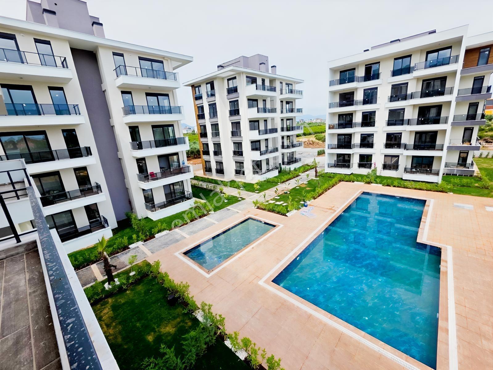 Kendine Ait Bahçesi Var / 2+1 Havuz Manzaralı / 2 Daire Var - Görsel 9
