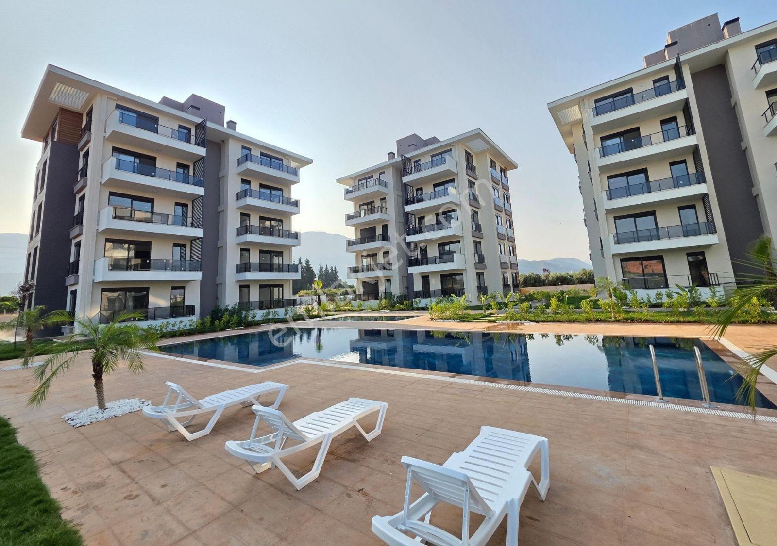 Kendine Ait Bahçesi Var / 2+1 Havuz Manzaralı / 2 Daire Var - Görsel 5