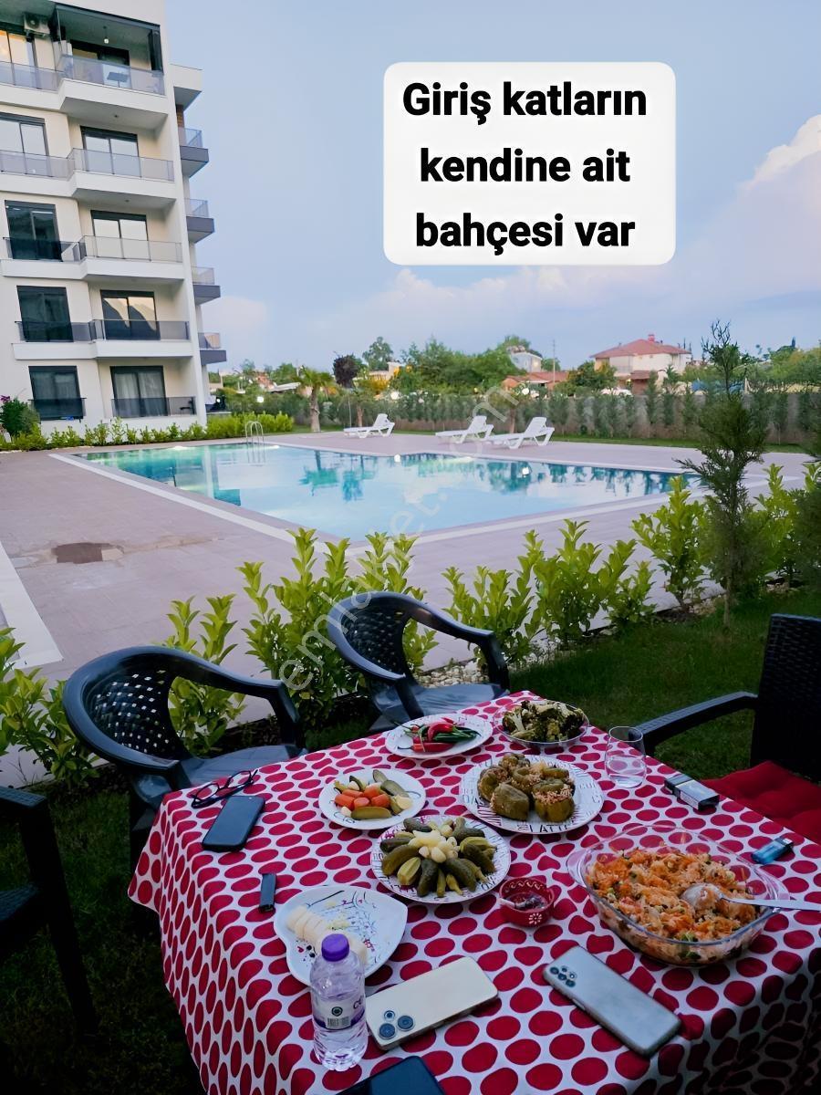 Kendine Ait Bahçesi Var / 2+1 Havuz Manzaralı / 2 Daire Var - Görsel 23