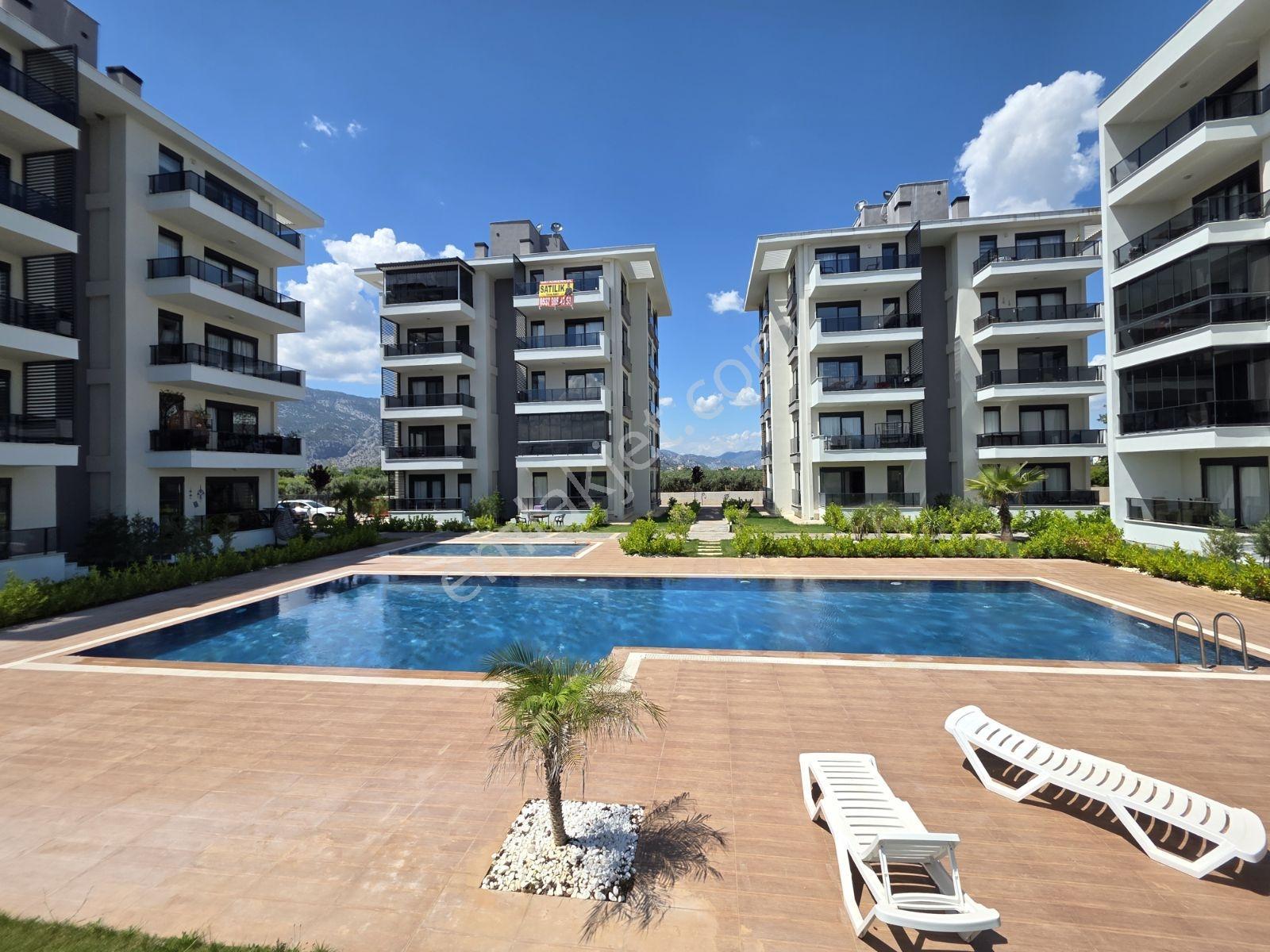 Kendine Ait Bahçesi Var / 2+1 Havuz Manzaralı / 2 Daire Var - Görsel 33