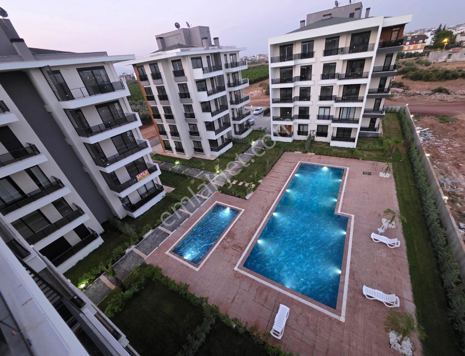 Kendine Ait Bahçesi Var / 2+1 Havuz Manzaralı / 2 Daire Var - Görsel 4