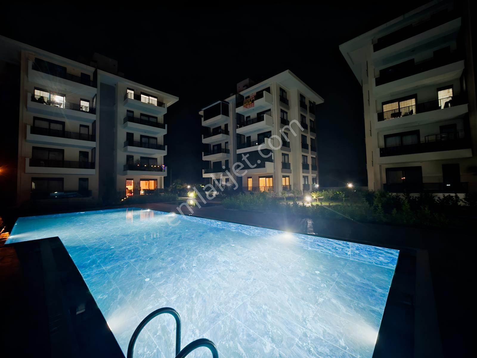 Kendine Ait Bahçesi Var / 2+1 Havuz Manzaralı / 2 Daire Var - Görsel 19