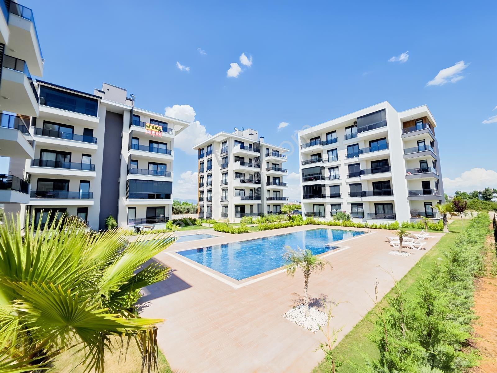 Kendine Ait Bahçesi Var / 2+1 Havuz Manzaralı / 2 Daire Var - Görsel 28