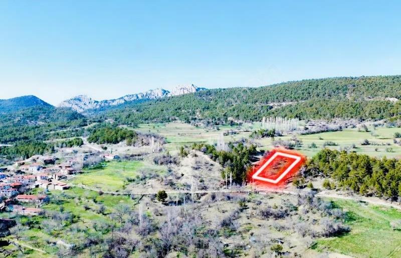 Göynük Dağşeyhleri Köyünde Köy Manzaralı 1538m2 Satılık Arazi