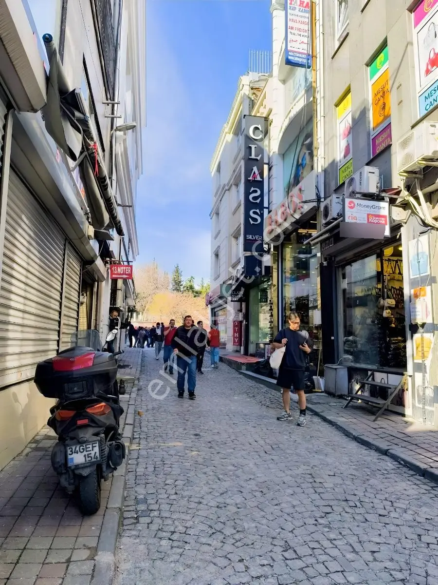 İstanbul Fatih Beyazıt'ta Yüksek Getirili Satılık Dükkan