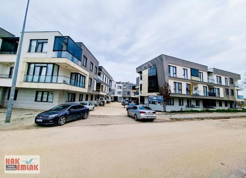 Hak Emlaktan Çavuşlar Mahallesinde Site İçinde Kiralık 3+1 Daire - Görsel 22