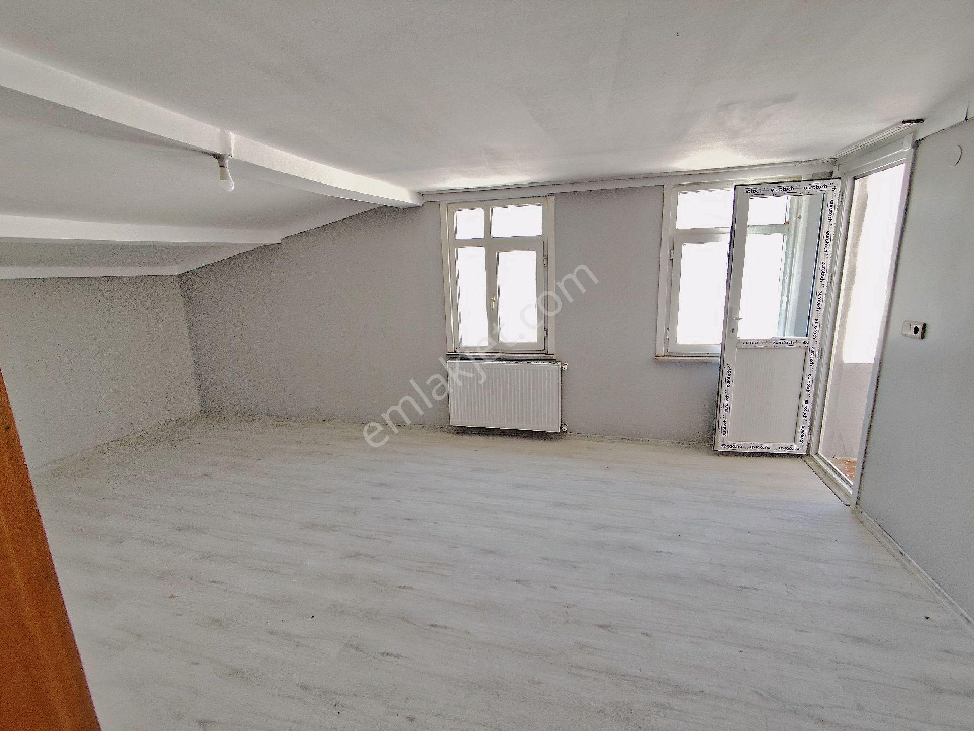 Esenyalı Fatih Mah. Fatih Camii Yanı 2+1 Sıfır Çatı Katı Kiralık - Görsel 2