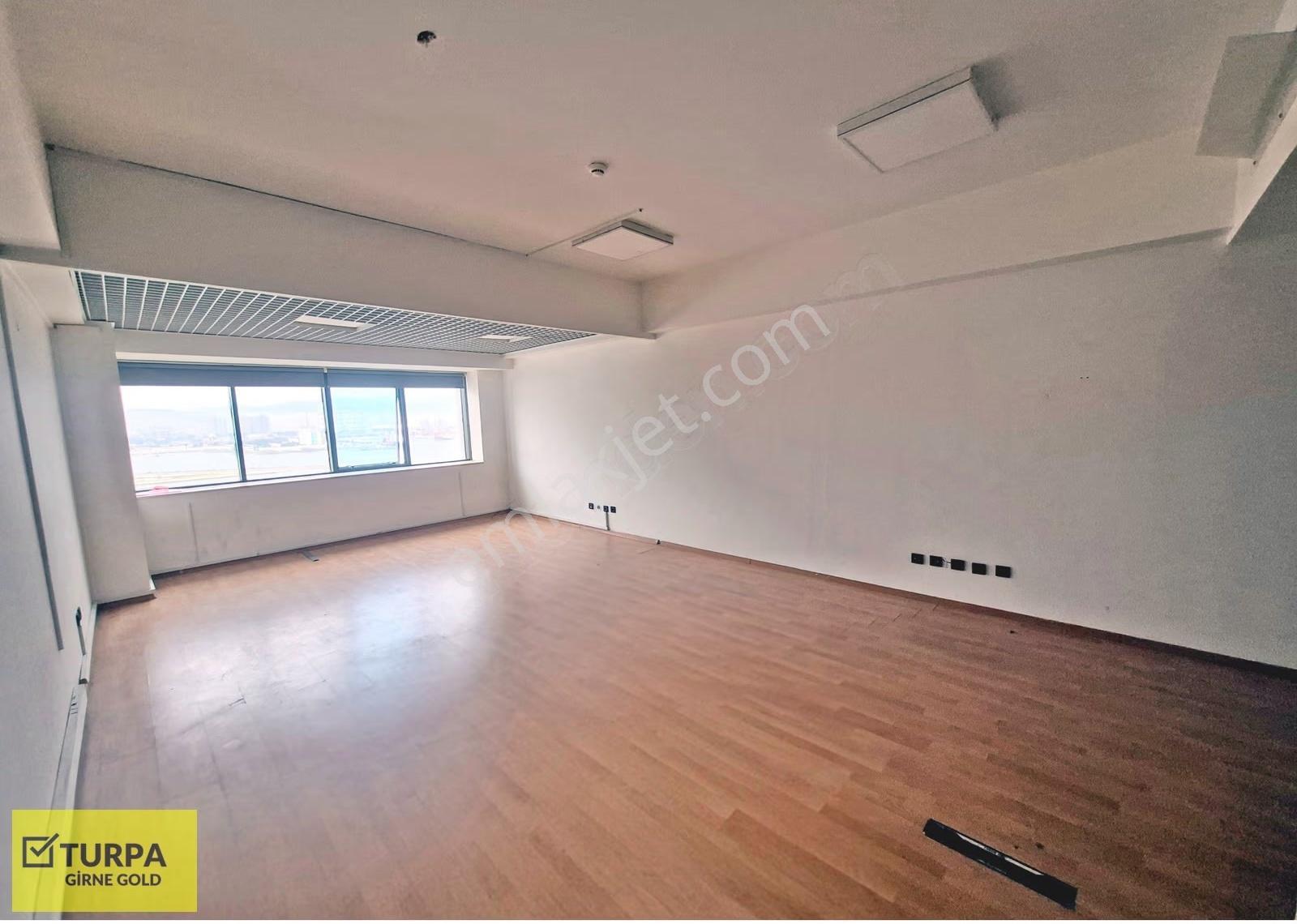 Tepekule Kongre- Fuar-sergi Ve İş Merkezinde Kiralık 50 M2 Ofis